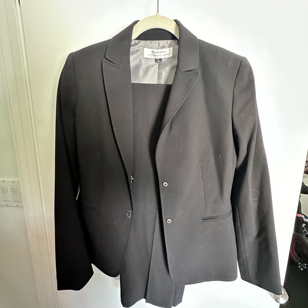 Tahari ASL Black Pant and Blazer Suit Set - Size 6